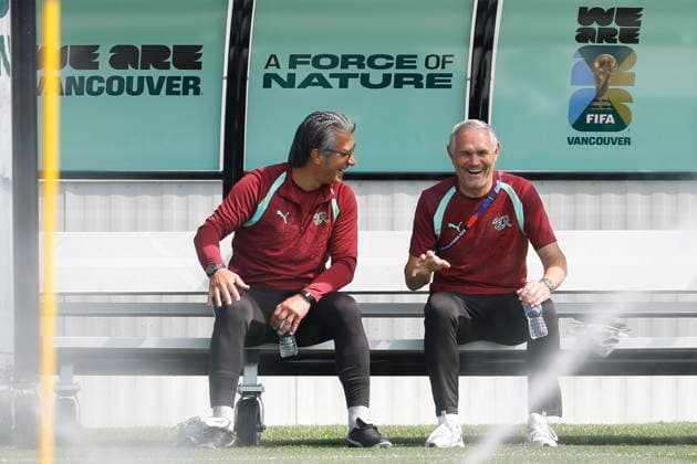 2026 FIFA World Cup, WM, Weltmeisterschaft, Fussball - Switzerland training Switzerland s head coach Murat Yakin, left, and Switzerland s team director Pierluigi Tami have fun prior to a training session of the Swiss national soccer team during the 2026 FIFA World Cup soccer tournamentat the Killarney Park in Vancouver, Canada, 23 June 2026. Vancouver Canada  Copyright: xPETERxKLAUNZERx