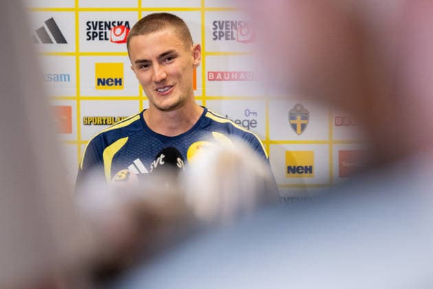 260623 Gustaf Lagerbielke of the Swedish men s national football team in the mixed zone after a training session during day 11 of the FIFA World Cup, WM, Weltmeisterschaft, Fussball 2026 on June 23, 2026 in Dallas. Photo: Petter Arvidson BILDBYRAN kod PA PA1251 fotboll football soccer fotball vm fotbolls-vm fotball-vm fotbolls-vm 2026 fifa world cup 2026 mixed zone sverige sweden sverige a day 13 bbeng *** June 23, 2026  Copyright: PETTERxARVIDSON BB260623PA102