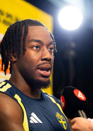 260623 Anthony Elanga of the Swedish men s national football team in the mixed zone after a training session during day 11 of the FIFA World Cup, WM, Weltmeisterschaft, Fussball 2026 on June 23, 2026 in Dallas. Photo: Petter Arvidson BILDBYRAN kod PA PA1251 fotboll football soccer fotball vm fotbolls-vm fotball-vm fotbolls-vm 2026 fifa world cup 2026 mixed zone sverige sweden sverige a day 13 bbeng *** June 23, 2026  Copyright: PETTERxARVIDSON BB260623PA114