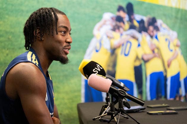 260623 Anthony Elanga of the Swedish men s national football team in the mixed zone after a training session during day 11 of the FIFA World Cup, WM, Weltmeisterschaft, Fussball 2026 on June 23, 2026 in Dallas. Photo: Petter Arvidson BILDBYRAN kod PA PA1251 fotboll football soccer fotball vm fotbolls-vm fotball-vm fotbolls-vm 2026 fifa world cup 2026 mixed zone sverige sweden sverige a day 13 bbeng *** June 23, 2026  Copyright: PETTERxARVIDSON BB260623PA118