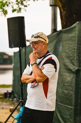Jens Pfänder, Head of Beachhandball des Deutschen Handball-Bundes (DHB), verfolgt die Wettkämpfe der IHF Beach Handball World Championship, WM, Weltmeisterschaft 2026 am 23. Juni am Jarun See in Zagreb. Der Funktionär beobachtet das Geschehen mit konzentriertem Gesichtsausdruck. IHF Beach Handball World Championship 2026, 23.06.2026, Zagreb, Jarun See *** Jens Pfänder, Head of Beach Handball at the German Handball Federation (DHB), watches the matches of the 2026 IHF Beach Handball World Championship on June 23 at Lake Jarun in Zagreb. The official observes the action with a focused expression. 2026 IHF Beach Handball World Championship, June 23, 2026, Zagreb, Lake Jarun,detected_source_language Copyright: xspeedshotx xDorianfrickx