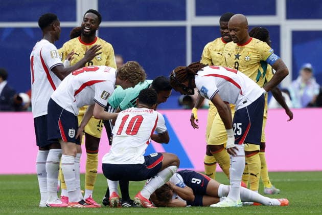 FIFA World Cup, WM, Weltmeisterschaft, Fussball 2026 - Group L - England vs Ghana Referee Said Martinez (C-L) and players surround Harry Kane of England (C) as he lies on the ground during the FIFA World Cup 2026 group stage match England against Ghana, in Boston, Massachusetts, USA, 23 June 2026. Foxborough United States  Copyright: xGREGxM.xCOOPERx