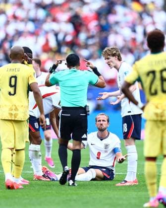 Harry Kane of England goes down with a head injury England v Ghana, 2026 FIFA World Cup, WM, Weltmeisterschaft, Fussball Group L, Football, Boston Stadium, Foxborough, Massachusetts, USA - 23 Jun 2026Foxborough Boston Stadium Massachusetts (MA) United States of America EDITORIAL USE ONLY No use with unauthorised audio, video, data, fixture lists, club league logos or live services. Online in-match use limited to 120 images, no video emulation. No use in betting, games or single club league player publications.  Copyright: xMichaelxZemanek Shutterstockx 16956026au