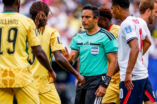 referee Said Martinez gestures , Group L - FIFA World Cup, WM, Weltmeisterschaft, Fussball 2026, England v Ghana, Boston Stadium, June 23, 2026, Boston, United States.