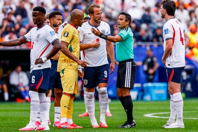 Harry Kane of England argue at referee Said Martinez and Jordan Ayew of Ghana , Group L - FIFA World Cup, WM, Weltmeisterschaft, Fussball 2026, England v Ghana, Boston Stadium, June 23, 2026, Boston, United States.