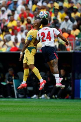 BOSTON STADIUM FOXBOROUGH MASSACHUSETTS USA 23.06.2026 FIFA MISTRZOSTWA SWIATA 2026 W PILKA NOZNA W USA MECZ GRUPA L ENGLAND I AND GHANA FIFA World Cup, WM, Weltmeisterschaft, Fussball 2026 Group L match between England and Ghana at Boston Stadium in Foxborough, Massachusetts on June 23, 2026 N Z Ghana forward Jordan Ayew (9) England defender Reece James (24) KAMIL KRZACZYNSKI NEWSPIX.PL --- newspix.pl POLAND OUT!  KSK