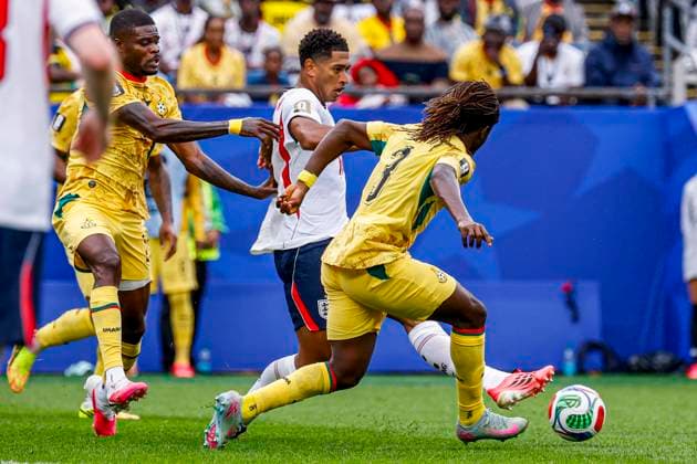 Jude Bellingham of England passes the ball under pressure from Thomas Partey of Ghana and Caleb Yirenkyi of Ghana , Group L - FIFA World Cup, WM, Weltmeisterschaft, Fussball 2026, England v Ghana, Boston Stadium, June 23, 2026, Boston, United States.
