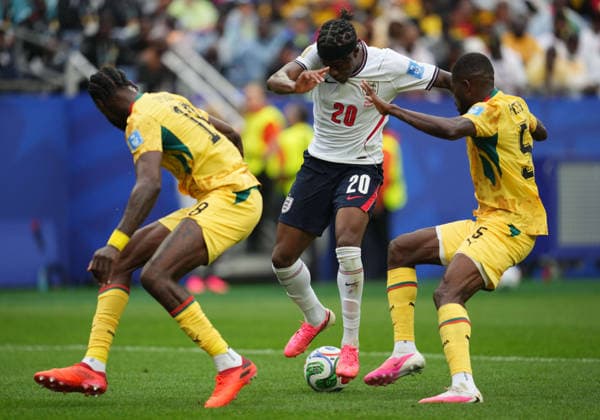 Noni Madueke (England) and Thomas Partey (Ghana) battle for the ball during England and Ghana, Group L FIFA World Cup, WM, Weltmeisterschaft, Fussball 2026, Boston Stadium, Boston, USA on June 23, 2026. Thor Wegner DeFodi Images. (Photo by DeFodi Images) - *** Noni Madueke of England and Thomas Partey of Ghana battle for the ball during the England vs. Ghana match in Group L of the 2026 FIFA World Cup at Boston Stadium in Boston, USA, on June 23, 2026. Photo by DeFodi Images (Thor Wegner),detected_source_language