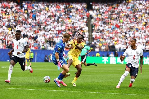 Jordan Pickford of England and Prince Kwabena Adu of Ghana compete for the ball England v Ghana, 2026 FIFA World Cup, WM, Weltmeisterschaft, Fussball Group L, Football, Boston Stadium, Foxborough, Massachusetts, USA - 23 Jun 2026Foxborough Boston Stadium Massachusetts (MA) United States of America EDITORIAL USE ONLY No use with unauthorised audio, video, data, fixture lists, club league logos or live services. Online in-match use limited to 120 images, no video emulation. No use in betting, games or single club league player publications.  Copyright: xMichaelxZemanek Shutterstockx 16956026cl