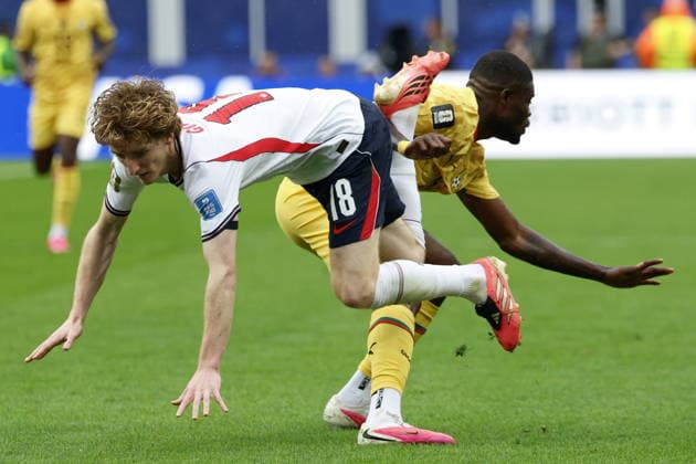 FIFA World Cup, WM, Weltmeisterschaft, Fussball 2026 - Group L - England vs Ghana Anthony Gordon of England falls on the ground during the FIFA World Cup 2026 group stage match England against Ghana, in Boston, Massachusetts, USA, 23 June 2026. Foxborough United States  Copyright: xGREGxM.xCOOPERx