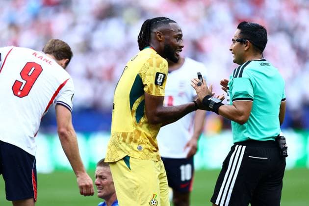Antoine Semenyo of Ghana talks with referee England v Ghana, 2026 FIFA World Cup, WM, Weltmeisterschaft, Fussball Group L, Football, Boston Stadium, Foxborough, Massachusetts, USA - 23 Jun 2026Foxborough Boston Stadium Massachusetts (MA) United States of America EDITORIAL USE ONLY No use with unauthorised audio, video, data, fixture lists, club league logos or live services. Online in-match use limited to 120 images, no video emulation. No use in betting, games or single club league player publications.  Copyright: xMichaelxZemanek Shutterstockx 16956026cn