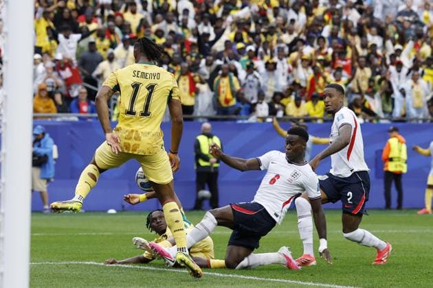 FOXBOROUGH - (LR) Antoine Semenyo of Ghana, Marc Guehi of England, Ezri Konsa of England during the FIFA 2026 World Cup Group L match between England and Ghana at Boston Stadium on June 23, 2026 in Foxborough, United States. MAURICE VAN STEEN ANP FIFA World Cup, WM, Weltmeisterschaft, Fussball 2026 2026 xVIxANPxSportx xMauricexvanxSteenxIVx 561783139 originalFilename: 561783139.jpg