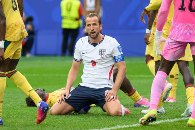 23 June 2026 - England v Ghana - Boston Stadium - 2026 World Cup - USA. 23 June 2026 - England v Ghana - Boston Stadium - 2026 World Cup - USA. Harry Kane drops to his knees in despair after missing a late chance. Picture : Mark Pain BOSTON USA  Copyright: xMarkxPainx