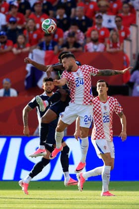 Marco Paöalic (C) of Croatia jumps for the ball during a Group L match of the 2026 FIFA World Cup, WM, Weltmeisterschaft, Fussball between Panama and Croatia at BMO stadium in Toronto, Canada, 23 June 2026. FIFA World Cup 2026 - Group L - Panama - Croatia !ACHTUNG: NUR REDAKTIONELLE NUTZUNG!  Copyright: xBienvenidoxVelascox GR3033 20260623-55020687900_1