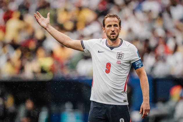 Fußball Herren FIFA Fußball-Weltmeisterschaft 2026 Gruppe L England vs. Ghana 23.06.2026 Harry Kane ( 9, England) streckt den Arm aus Boston Boston Stadium Massachusetts United States of America *** Mens Soccer 2026 FIFA World Cup Group L England vs. Ghana June 23, 2026 Harry Kane 9, England raises his arm Boston, Boston Stadium, Massachusetts, United States of America,detected_source_language