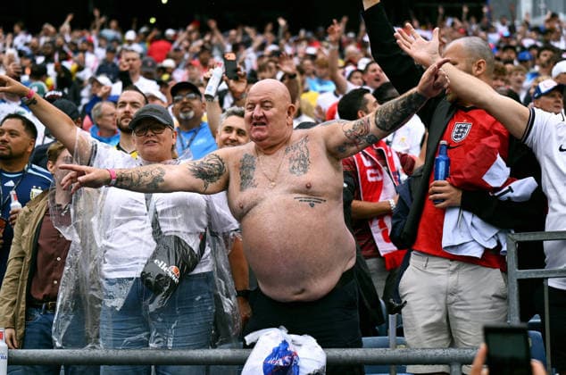Fussball, Länderspiel, Herren, FIFA World Cup, WM, Weltmeisterschaft, Fussball 2026, Fussball-Weltmeisterschaft, USA, Gruppe L, Gilette Stadium Boston: England - Ghana 0:0; Fans England. *** Soccer, International Match, Mens, 2026 FIFA World Cup, Soccer World Cup, USA, Group L, Gilette Stadium, Boston, England vs. Ghana 0–0, England Fans,detected_source_language