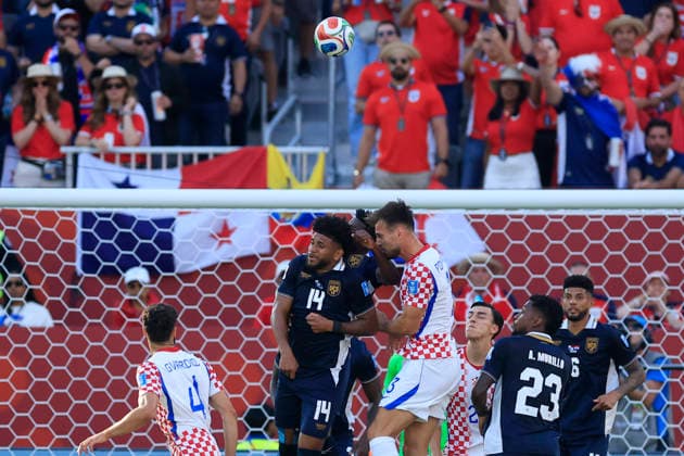 Carlos Harvey (2-L) of Panama vies for the ball with Marin Pongracic (3-R) of Croatia during a Group L match of the 2026 FIFA World Cup, WM, Weltmeisterschaft, Fussball between Panama and Croatia at BMO stadium in Toronto, Canada, 23 June 2026. FIFA World Cup 2026 - Group L - Panama - Croatia !ACHTUNG: NUR REDAKTIONELLE NUTZUNG!  Copyright: xBienvenidoxVelascox GR3049 20260623-55020688015_1
