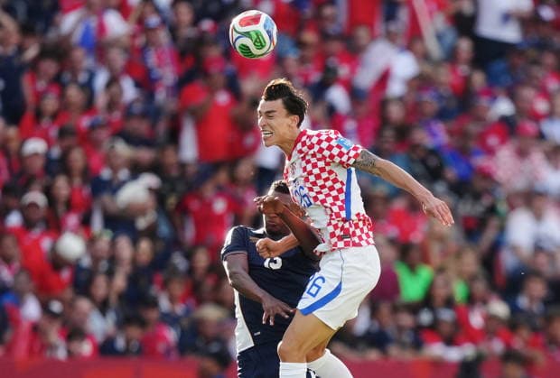 June 23, 2026, Toronto, On, CANADA: Croatia s Petar Musa (26) heads the ball over Panama s Jiovany Ramos (13) during the first half of a World Cup Group L soccer match, in Toronto, on Tuesday, June 23, 2026. Canada News - June 23, 2026  - ZUMAc35_ 20260623_zaf_c35_161 Copyright: xNathanxDenettex