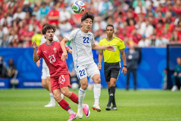 June 23, 2026: Uzbekistan midfielder Abbosbek Fayzullaev (22) heads the ball in front of Portugal midfielder Vitinha (23) during a FIFA World Cup, WM, Weltmeisterschaft, Fussball Group K match between Portugal and Uzbekistan in Houston, TX. .. CSM - ZUMAc04_ 20260623_zma_c04_138 Copyright: xTraskxSmithx