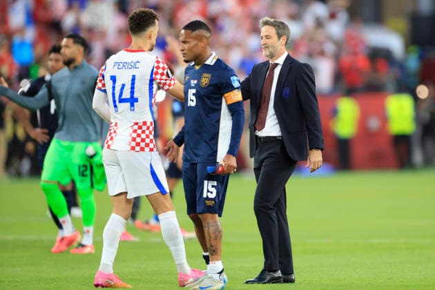 The head coach of Panamá, Thomas Christiansen (L), greets Ivan Periöic at the end of a game a Group L match of the 2026 FIFA World Cup, WM, Weltmeisterschaft, Fussball between Panama and Croatia at BMO stadium in Toronto, Canada, 23 June 2026. FIFA World Cup 2026 - Group L - Panama - Croatia !ACHTUNG: NUR REDAKTIONELLE NUTZUNG!  Copyright: xBienvenidoxVelascox GR3144 20260624-55020688381_1