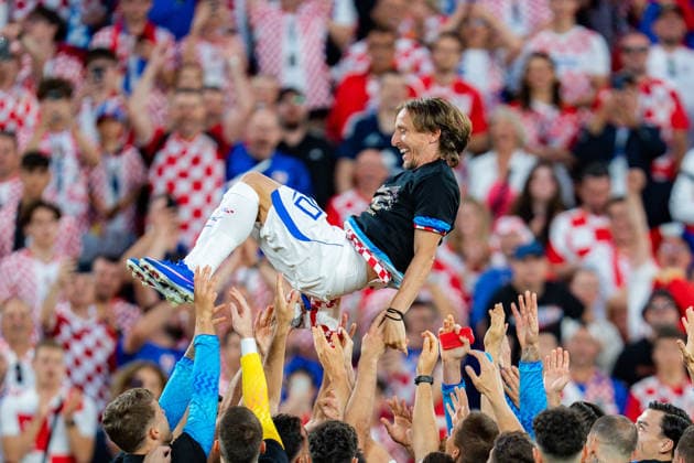 FIFA Fussball Weltmeisterschaft 2026, Gruppe L, Spiel 2, Panama vs. Kroatien, 23.06.2026 im Toronto Stadium, Toronto Luka Modric (Kroatien) wird von der gesamten Mannschaft gefeiert und in die Luft geworfen *** 2026 FIFA World Cup, Group L, Match 2, Panama vs. Croatia, June 23, 2026, at Toronto Stadium, Toronto. Luka Modric of Croatia is celebrated by the entire team and thrown into the air.,detected_source_language Copyright: xBahhoxKarax