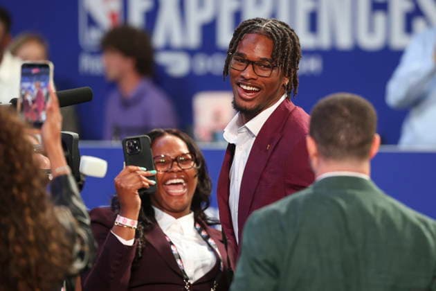 NBA, Basketball Herren, USA Draft round one at Barclays Center American basketball player Morez Johnson Jr. (C) reacts to being drafted by the Dallas Mavericks during the first round of the 2026 NBA Draft at the Barclays Center in the Brooklyn borough of New York, New York, USA, 23 June 2026. NEW YORK NEW YORK United States  Copyright: xSARAHxYENESELx