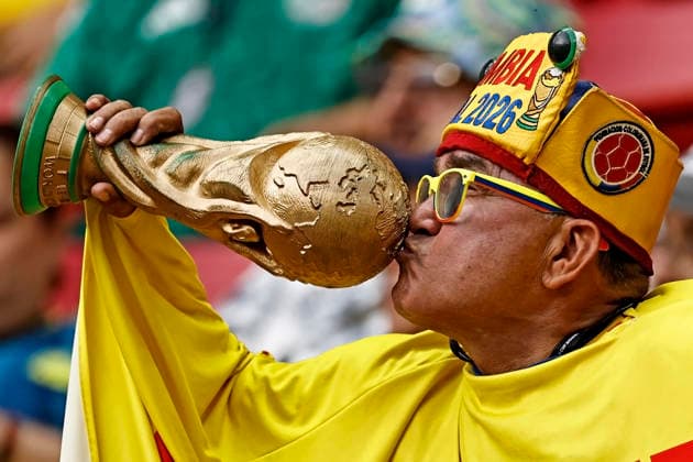 June 23, 2026, Guadalajara, Jalisco, Mexico: A Colombian fan kisses a replica of the FIFA World Cup, WM, Weltmeisterschaft, Fussball trophy moments before the match between Colombia and Congo DR for the 2st round of the group K of the FIFA World Cup 2026, at Guadalajara Stadium, in Guadalajara, Mexico on June 23, 2026. Photo: DiaEsportivo Guadalajara Mexico - ZUMAh208 20260623_zsp_h208_001 Copyright: xHeulerxAndreyx