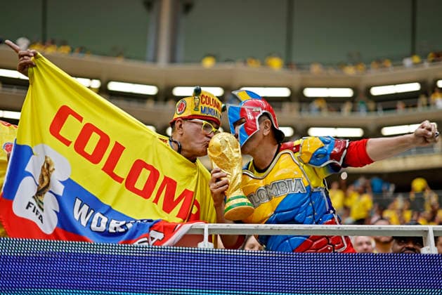 June 23, 2026, Guadalajara, Jalisco, Mexico: A Colombian fans kisses a replica of the FIFA World Cup, WM, Weltmeisterschaft, Fussball trophy moments before the match between Colombia and Congo DR for the 2st round of the group K of the FIFA World Cup 2026, at Guadalajara Stadium, in Guadalajara, Mexico on June 23, 2026. Photo: DiaEsportivo Guadalajara Mexico - ZUMAh208 20260623_zsp_h208_003 Copyright: xHeulerxAndreyx