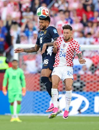 (260624) -- TORONTO, June 24, 2026 -- Marco Pasalic (R) of Croatia vies with Andres Andrade of Panama during the group L match between Croatia and Panama at the 2026 FIFA World Cup, WM, Weltmeisterschaft, Fussball at Toronto Stadium in Toronto, Canada, on June 23, 2026. (Photo by Xinhua) (SP)CANADA-TORONTO-FOOTBALL-FIFA WORLD CUP-GROUP L-CRO VS PAN ZouxZheng 