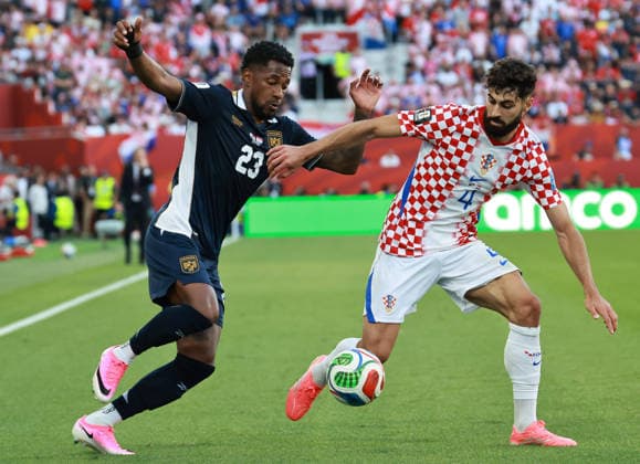 (260624) -- TORONTO, June 24, 2026 -- Josko Gvardiol (R) of Croatia vies with Amir Murillo of Panama during the group L match between Croatia and Panama at the 2026 FIFA World Cup, WM, Weltmeisterschaft, Fussball at Toronto Stadium in Toronto, Canada, on June 23, 2026. (Photo by Xinhua) (SP)CANADA-TORONTO-FOOTBALL-FIFA WORLD CUP-GROUP L-CRO VS PAN YangxShu 