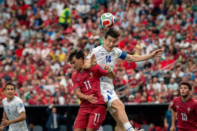 June 23, 2026: Uzbekistan forward ELDOR SHOMURODOV (14) heads the ball during the FIFA World Cup, WM, Weltmeisterschaft, Fussball 2026 Group K soccer game between Portugal and Uzbekistan at the Houston Stadium in Houston, TX, Tuesday, June 23, 2026. Portugal wins 5:0. - ZUMAp213 20260623_znp_p213_072 Copyright: xLynnxPenningtonx