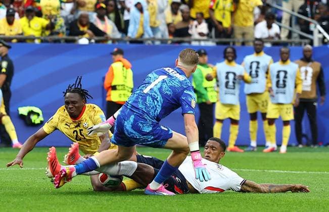 Prince Adu of Ghana is challenged by Ezri Konsa of England England v Ghana, 2026 FIFA World Cup, WM, Weltmeisterschaft, Fussball Group L, Football, Boston Stadium, Foxborough, Massachusetts, USA - 23 Jun 2026Foxborough Boston Stadium Massachusetts (MA) United States of America EDITORIAL USE ONLY No use with unauthorised audio, video, data, fixture lists, club league logos or live services. Online in-match use limited to 120 images, no video emulation. No use in betting, games or single club league player publications.  Copyright: xMichaelxZemanek Shutterstockx 16956026hc