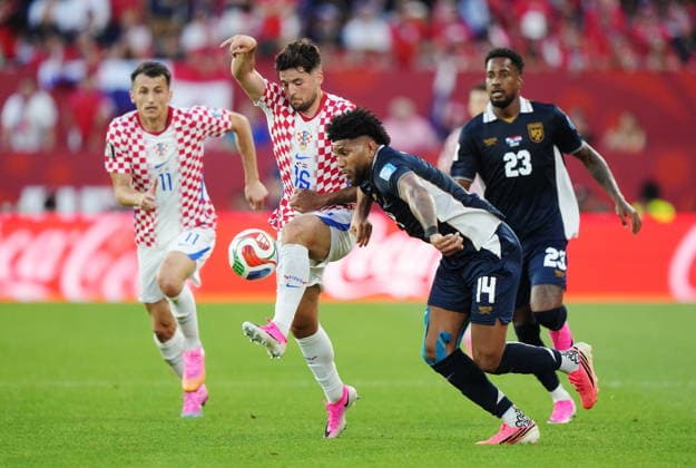 June 23, 2026, Toronto, On, CANADA: Croatia s Martin Baturina (16) battles for the ball with Panama s Carlos Harvey (14) during the second half of a World Cup Group L soccer match, in Toronto, on Tuesday, June 23, 2026. Canada News - June 23, 2026  - ZUMAc35_ 20260623_zaf_c35_220 Copyright: xNathanxDenettex