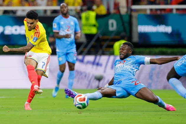 FIFA World Cup, WM, Weltmeisterschaft, Fussball 2026 - Group K - Colombia vs DR Congo Luis Diaz (L) of Colombia vies for the ball with Chancel Mbemba (R) of Congo during a FIFA World Cup 2026 Group K soccer match between Colombia and DR Congo in Guadalajara, Mexico, 23 June 2026. GUADALAJARA Mexico  Copyright: xFRANCISCOxGUASCOx