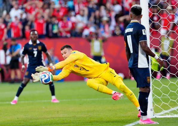 June 23, 2026, Toronto, On, CANADA: Croatia goalkeeper Dominik Livakovic (1) makes a save against Panama during the second half of a World Cup Group L soccer match, in Toronto, on Tuesday, June 23, 2026. Canada News - June 23, 2026  - ZUMAc35_ 20260623_zaf_c35_227 Copyright: xFrankxGunnx