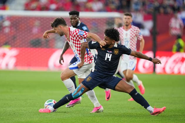 Panama v Croatia - 2026 FIFA World Cup, WM, Weltmeisterschaft, Fussball Group L Martin Baturina 16 of Croatia and Carlos Harvey 14 of Panama battle for the ball during the 2026 FIFA World Cup Group L match between Panama and Croatia at Toronto Stadium. on June 23, 2026 in Toronto, Canada. (Photo by Leonardo Ramirez Eyepix Group) Copyright: xLeonardoxRamirezx xEyepixxGroupx LR23062026-02570
