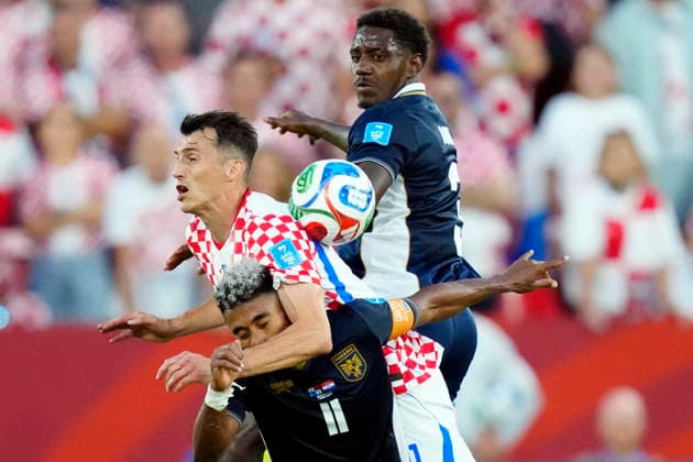 June 23, 2026, Toronto, On, CANADA: Croatia s Ante Budimir (11), Panama s Yoel Barcenas (11) and Panama s Jose Cordoba (3) vie for the ball during the second half of a World Cup Group L soccer match, in Toronto, on Tuesday, June 23, 2026. Canada News - June 23, 2026  - ZUMAc35_ 20260623_zaf_c35_247 Copyright: xFrankxGunnx