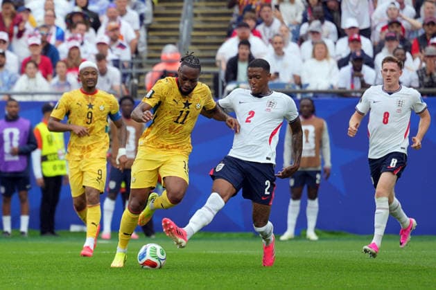 IPA85995775 - Ezri Konsa of England in action against Antoine Semenyo of Ghana during the Group L match between England and Ghana at the FIFA World Cup, WM, Weltmeisterschaft, Fussball in Boston, USA, on June 23, 2026  Copyright: xEmmanuelexMastrodonato IPAxSportx xx 85995775