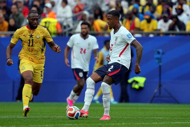 SOCCER - FIFA World Cup, WM, Weltmeisterschaft, Fussball - Group L - England vs. Ghana Photo by IPA ABACAPRESS.COM85995768 - Ezri Konsa of England in action against Antoine Semenyo of Ghana during the Group L match between England and Ghana at the FIFA World Cup in Boston, USA, on June 23, 2026 Boston  Copyright: xIPAxSport ABACAx