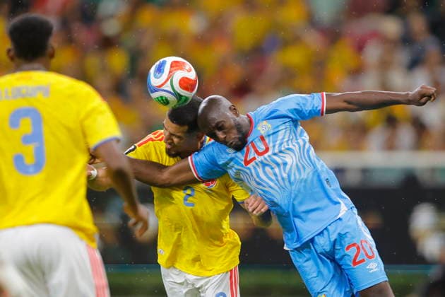 FIFA World Cup, WM, Weltmeisterschaft, Fussball 2026 - Group K - Colombia vs DR Congo Daniel Munoz (L) of Colombia vies for the ball with Yoane Wissa of Congo during a FIFA World Cup 2026 Group K soccer match between Colombia and DR Congo in Guadalajara, Mexico, 23 June 2026. GUADALAJARA Mexico  Copyright: xFRANCISCOxGUASCOx