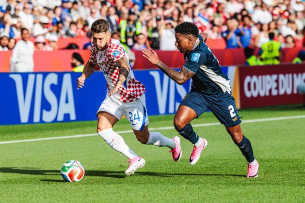 TORONTO, ON - JUNE 23: Forward Marco Pasalic (24) of Croatia carries the ball as defender Cesar Blackman (2) of Panama gives chase during the first half of the FIFA World Cup, WM, Weltmeisterschaft, Fussball 2026 Group L match between Panama and Croatia on June 23, 2026, at Toronto Stadium in Toronto, ON. (Photo by Mathew Tsang Icon Sportswire) SOCCER: JUN 23 FIFA World Cup 26 Group L - Panama vs Croatia EDITORIAL USE ONLY Icon260623006