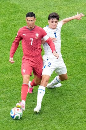 Cristiano Ronaldo of Portugal (L) controls the ball under pressure from Abdukodir Khusanov of Uzbekistan (R) during a FIFA Men’s World Cup 2026 Group Stage football match between Portugal and Uzbekistan at Houston Stadium, in Houston on June 23th 2026 (Photo by Leo Barrilari SPP)  Copyright: xLeoxBarrilari SPPx Sportspressphoto_SPR174463
