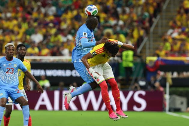FIFA World Cup, WM, Weltmeisterschaft, Fussball 2026 - Group K - Colombia vs DR Congo Johan Mojica (down) of Colombia vies for the ball with Edo Kayembe of DR Congo during the FIFA World Cup 2026 Group K soccer match between Colombia and DR Congo in Guadalajara, Mexico, 23 June 2026. GUADALAJARA Mexico  Copyright: xALEXxCRUZx