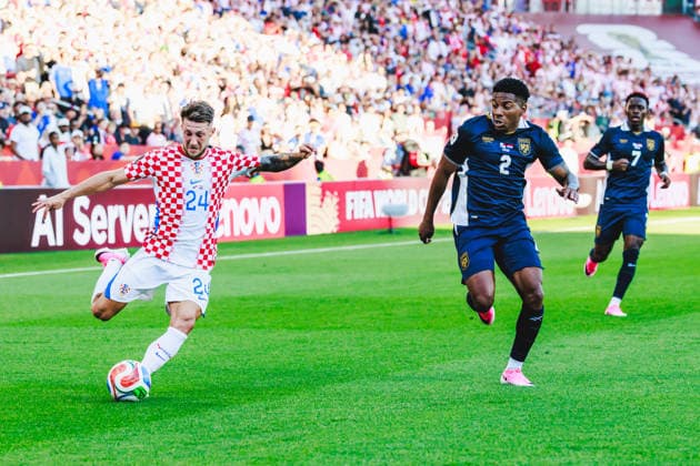 TORONTO, ON - JUNE 23: Forward Marco Pasalic (24) of Croatia prepares to kick the ball as Defender Cesar Blackman (2) of Panama gives chase during the first half of the FIFA World Cup, WM, Weltmeisterschaft, Fussball 2026 Group L match between Panama and Croatia on June 23, 2026, at Toronto Stadium in Toronto, ON. (Photo by Mathew Tsang Icon Sportswire) SOCCER: JUN 23 FIFA World Cup 26 Group L - Panama vs Croatia EDITORIAL USE ONLY Icon260623017