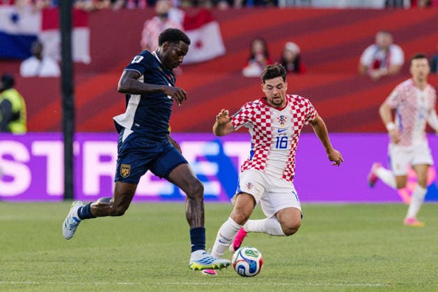 Martin Baturina of Croatia contests with José Córdoba of Panama during the FIFA World Cup, WM, Weltmeisterschaft, Fussball game between Panama and Croatia at Toronto Stadium on June 23, 2026 in Toronto, Ontario, Canada  Copyright: xCurtisxWongx xSPPx Sportspressphoto_SPR174928