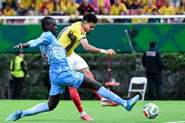 Luis Diaz of Colombia (R) shoots for goal under pressure from Axel Tuanzebe of Congo DR (L) during a FIFA Men’s World Cup 2026 Group Stage football match between Colombia and Congo DR at Guadalajara Stadium, in Guadalajara on June 23th 2026 (Photo by Nayra Halm SPP)  Copyright: xNayraxHalm SPPx Sportspressphoto_SPR175033