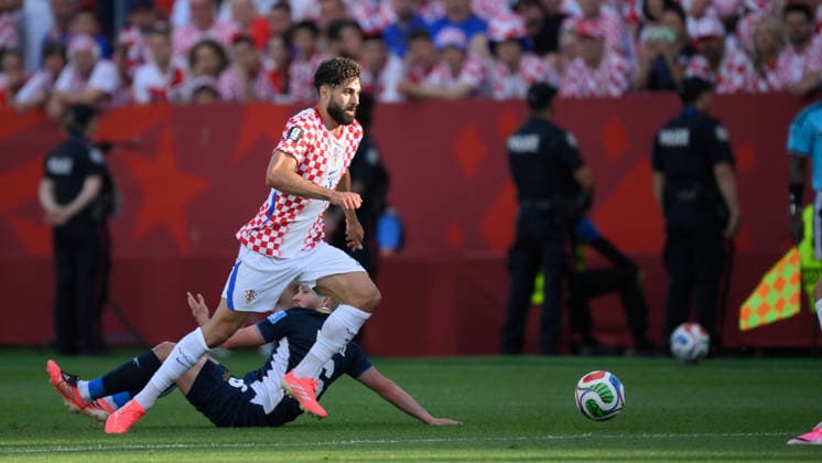June 23, 2026, Toronto, Ontario, Canada: Duje Caleta-Car ( 4) of Croatia moves the ball passed a fallen Cristian Martinez ( 6) of Panama during the 2026 FIFA World Cup, WM, Weltmeisterschaft, Fussball game between Panama and Croatia at Toronto Stadium. Croatia won the match 1-0. Sports News - June 23, 2026  - ZUMAv136 20260623_zsp_v136_017 Copyright: xJeffxVoganx