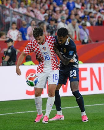 June 23, 2026, Toronto, Ontario, Canada: Lovro Majer ( 16) of Croatia and Amir Murillo ( 23) of Panama battle for the ball during the 2026 FIFA World Cup, WM, Weltmeisterschaft, Fussball game between Panama and Croatia at Toronto Stadium. Croatia won the match 1-0. Sports News - June 23, 2026  - ZUMAv136 20260623_zsp_v136_048 Copyright: xJeffxVoganx