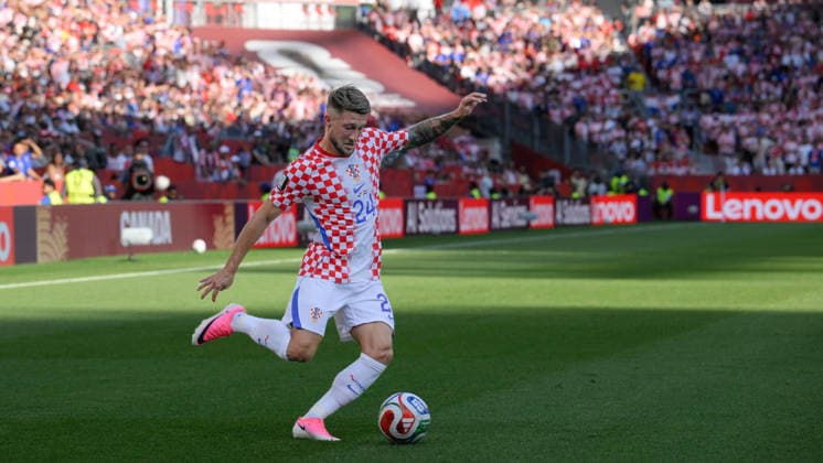 June 23, 2026, Toronto, Ontario, Canada: Dion Drena Beljo ( 24) of Croatia makes a centering pass during the 2026 FIFA World Cup, WM, Weltmeisterschaft, Fussball game between Panama and Croatia at Toronto Stadium. Croatia won the match 1-0. Sports News - June 23, 2026  - ZUMAv136 20260623_zsp_v136_055 Copyright: xJeffxVoganx