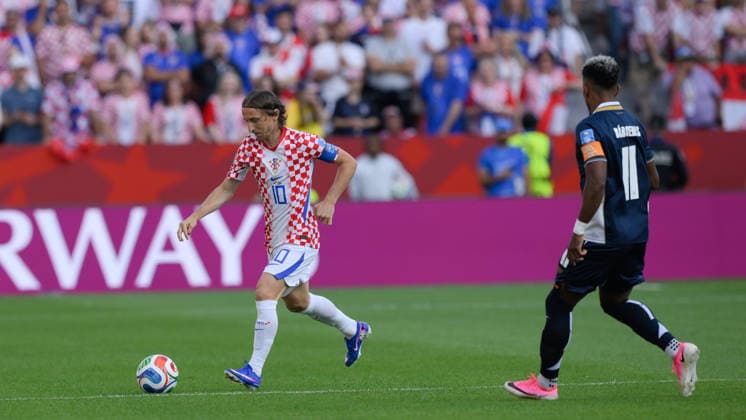 June 23, 2026, Toronto, Ontario, Canada: Ante Budimir ( 10) of Croatia moves the ball while covered by Edgar Yoel Barcenas ( 11) of Panama during the 2026 FIFA World Cup, WM, Weltmeisterschaft, Fussball game between Panama and Croatia at Toronto Stadium. Croatia won the match 1-0. Sports News - June 23, 2026  - ZUMAv136 20260623_zsp_v136_058 Copyright: xJeffxVoganx